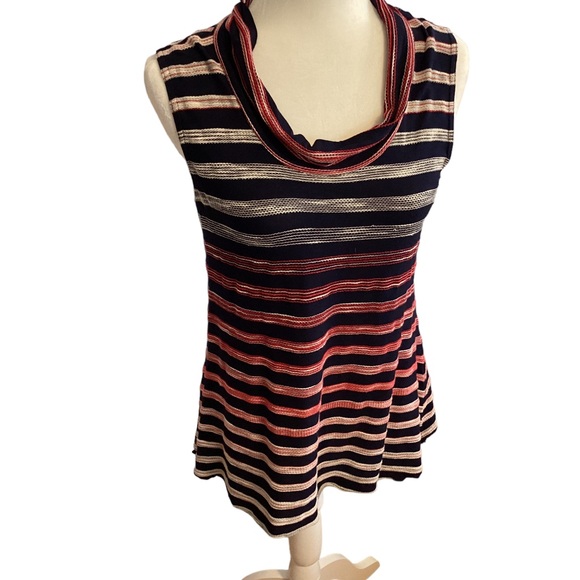 Sno Skins sleeveless top size medium - Picture 2 of 13